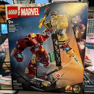 LEGO Marvel Hulkbuster vs. Hulk Set - Red and Tan